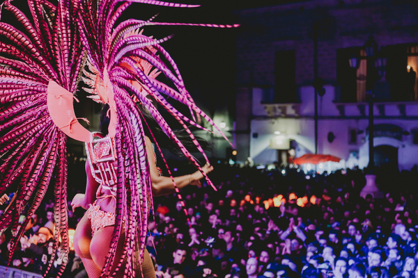Gran finale del Carnevale di Manfredonia: parata in notturna e "Lo Show"  con musica e dj. Sul palco Shade - l'Immediato