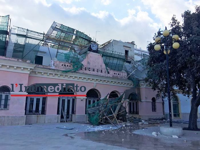 Crolla impalcatura a Vieste, in provincia di Foggia, a causa del maltempo
