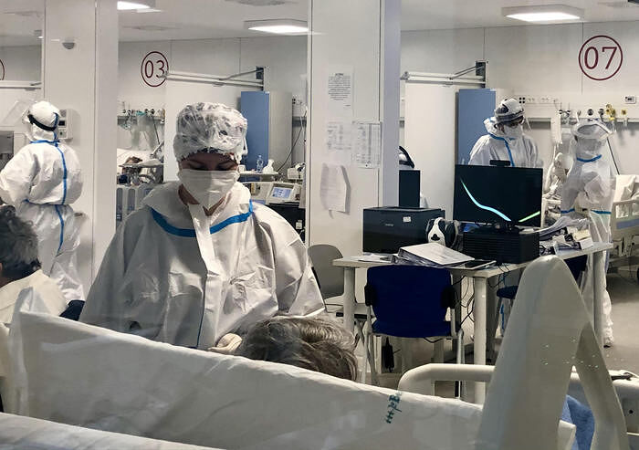 Covid Puglia ospedale terapia intensiva rianimazione Fiera del Levante Bari