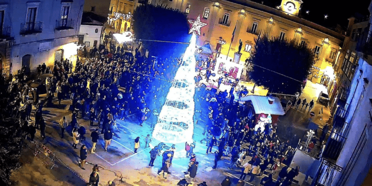 Vico del Gargano canta e balla in piazza con Neja e il “Christmas 90 Festival”