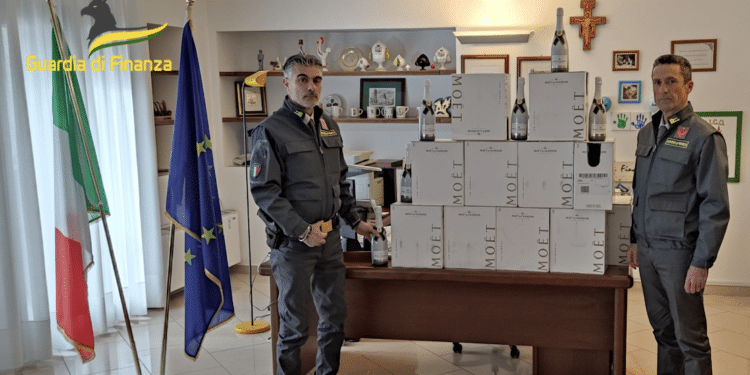 Operazione “Prosit” in Puglia, sequestrati oltre 100 litri di falso “Moet&Chandon”. Il blitz della Finanza