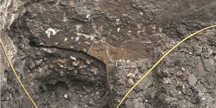 A Vieste scavi per lavori pubblici fanno emergere antiche mura. “Potrebbero essere di epoca medievale”