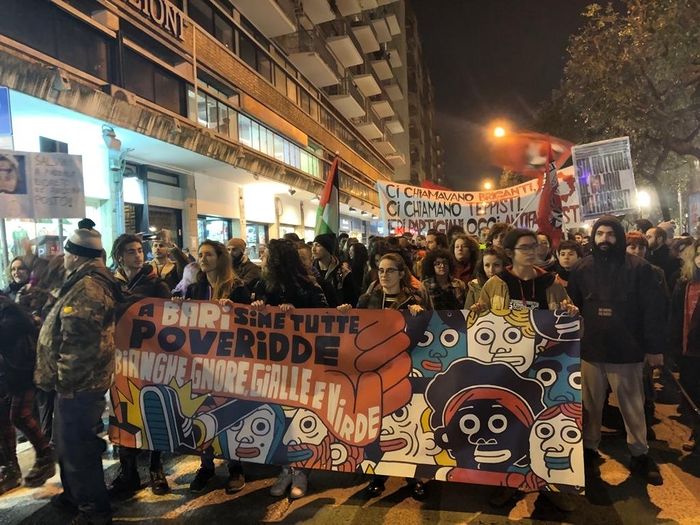 Corteo anti Salvini e anti razzista a Bari (ph Isabella Maselli)