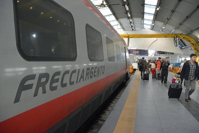 Il primo collegamento Trenitalia partito da Genova ed operato con un Frecciargento è arrivato intorno alle 10:40 nel Terminal ferroviario dell'aeroporto di Fiumicino, 10 dicembre 2018.
ANSA/Redazione Telenews