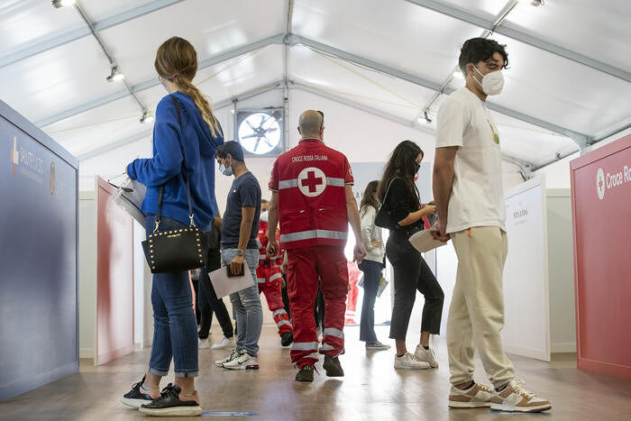 Students receive vaccination against the Covid-19 at the hub of Porta di Roma, Italy, 01 June 2021. The campaign have begun in Rome for the students of the high school that will face the test of maturity. ANSA/MASSIMO PERCOSSI