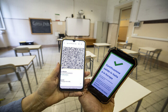Green Pass e misure di sicurezza allÕinterno della scuola Giulio Cesare. Roma  26 agosto 2021.
ANSA/MASSIMO PERCOSSI