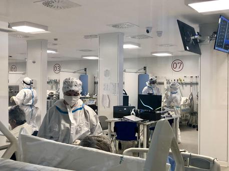 Covid Puglia ospedale Fiera Bari terapia intensiva