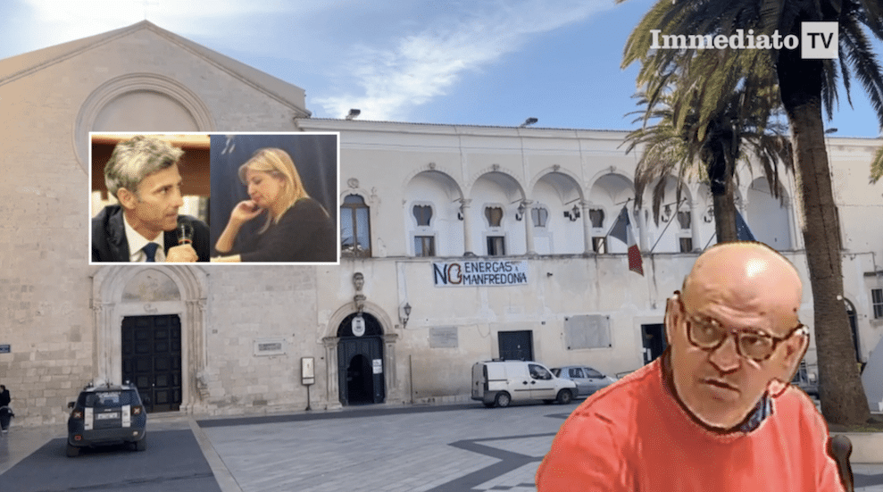 I pm della Dda, Cardinali e Silvestris; a destra, Carbone; sullo sfondo, il Comune di Manfredonia