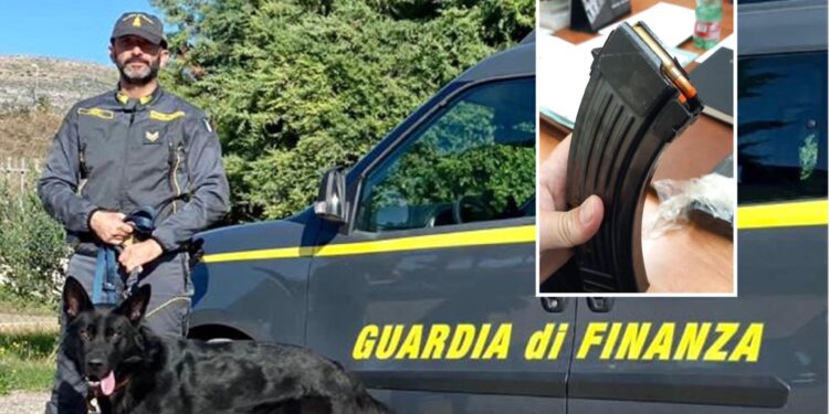 Caricatore con munizioni da guerra a Foggia