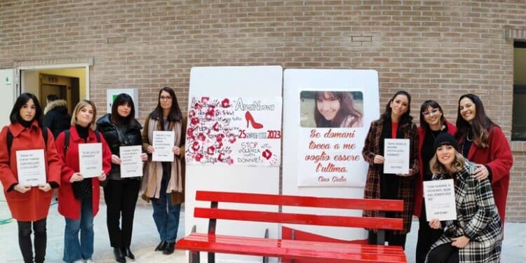 La panchina rossa dell'Università di Foggia