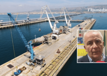 Il porto di Manfredonia; nel riquadro, Gatta
