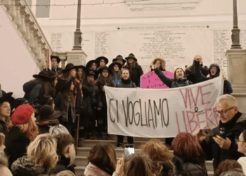 Il flashmob. Foto da Facebook Maria Cirillo