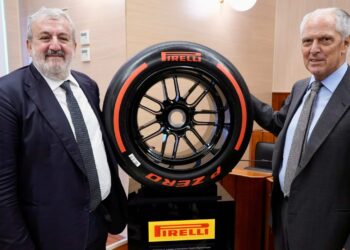 Emiliano con Tronchetti Provera per Pirelli in Puglia