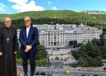Moscone e Gumirato; sullo sfondo, Casa Sollievo
