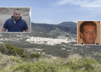 A sinistra, Antonio Quitadamo; a destra, Francesco Libergolis; sullo sfondo, la piana di Mattinata