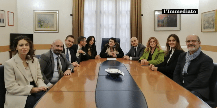 La sindaca Episcopo con gli assessori