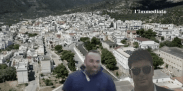Quitadamo e Scirpoli; sullo sfondo, Mattinata