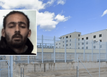 Abdalake El Kadhir; sullo sfondo, il carcere di Trani