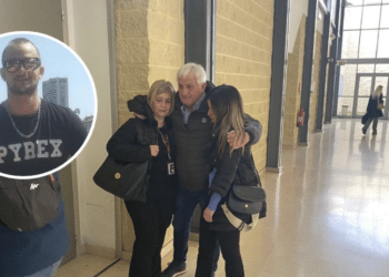 Claudio, Lella e Barbara, i genitori e la sorella di Giuseppe Tucci (nel tondo), il vigile del fuoco di 34 anni ucciso l'11 giugno del 2023 all'esterno del locale Frontemare di Rimini

(Il Resto del Carlino)