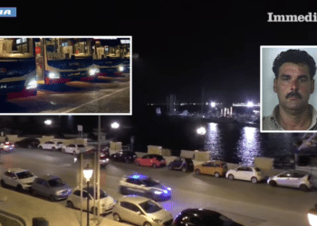 Operazione Codice Interno; nei riquadri, bus Amtab e il boss Savino Parisi
