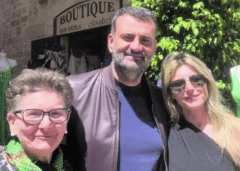 Decaro con sorella boss Capriati (a sinistra)