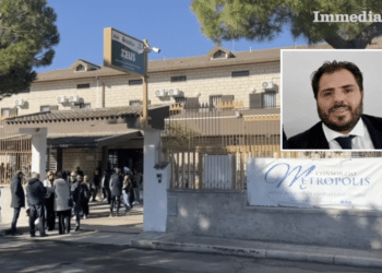 La sede "Metropolis" nella frazione "Montagna" di Manfredonia; nel riquadro, Paparella