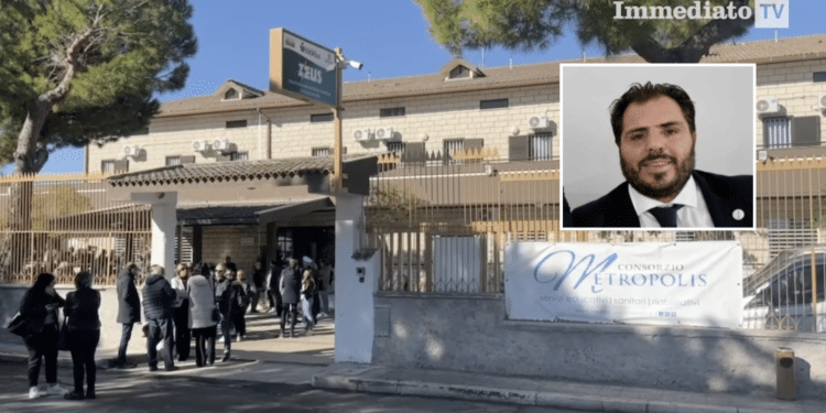 La sede "Metropolis" nella frazione "Montagna" di Manfredonia; nel riquadro, Paparella
