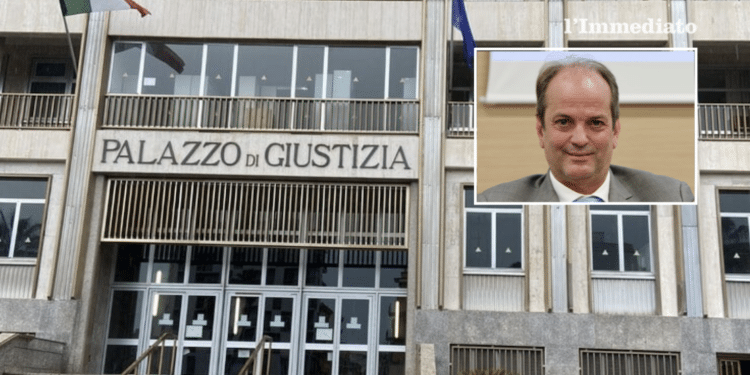Il tribunale di Bari; nel riquadro, l'avvocato La Scala