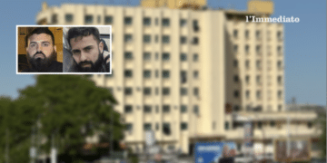 Luciano Calabrese e Gianluigi Troiano; sullo sfondo, l'ex Onpi dove, per un periodo, si sarebbe nascosto il latitante garganico
