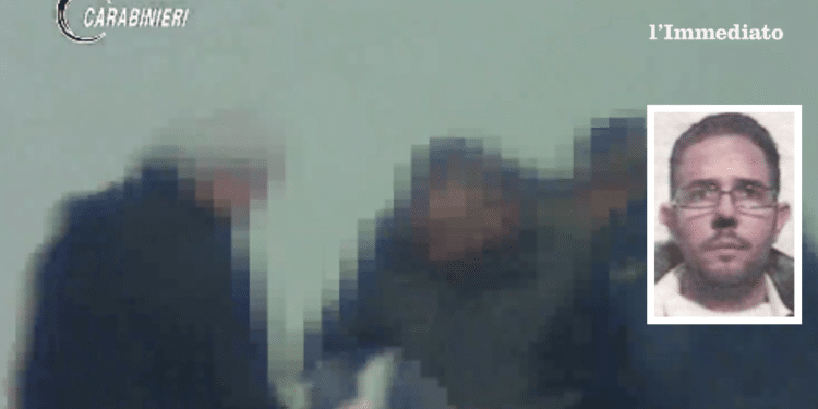 Donato Delli Carri; sullo sfondo, il video dell'operazione dei carabinieri del 2020