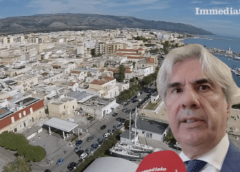 Maurizio Valiante; sullo sfondo, Manfredonia