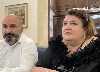 De Santis ed Episcopo
