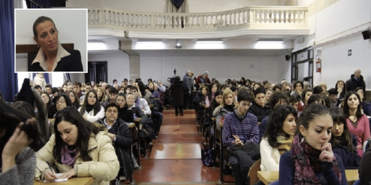 Studenti di Giurisprudenza Foggia; nel riquadro, Donatella Curtotti
