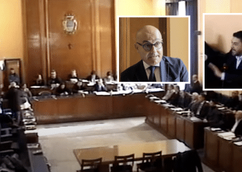 Consiglio comunale; nei riquadri, Galasso e De Sabato