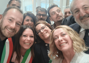 In primo piano, Liggieri, Colangelo, Meloni e Emiliano