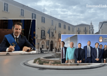 Nobiletti e gruppo Con; sullo sfondo, Palazzo Dogana
