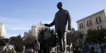 Piazza Umberto Giordano (Foto Niki Dell'Anno)