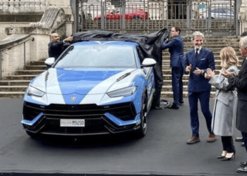 Lamborghini Urus Polizia (foto Ansa)