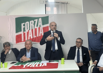 Di Mauro, Gatta, D'Attis, Lovecchio e Dell'Erba; in piedi, Galli
