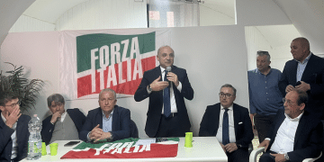 Di Mauro, Gatta, D'Attis, Lovecchio e Dell'Erba; in piedi, Galli