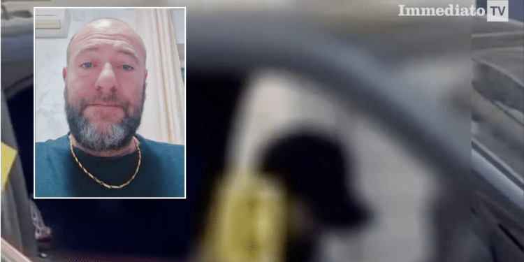 Giovanni detto "Gigi" Mastropasqua; sullo sfondo, l'uomo senza vita nella sua Smart