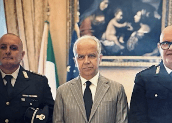 Il ministro Piantedosi con i poliziotti Lupoli e Cavallo