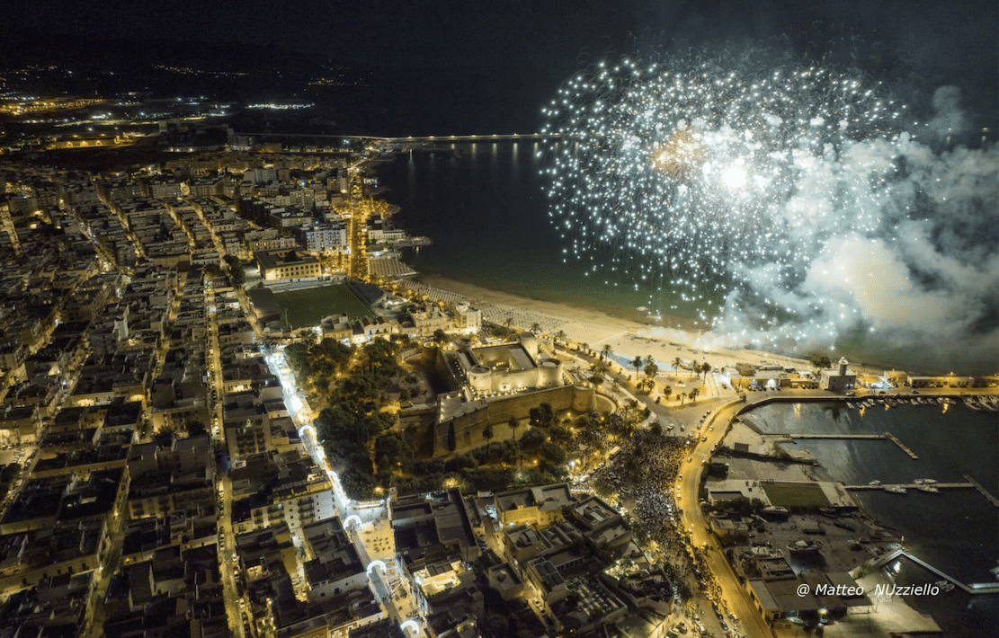 Manfredonia, il sindaco La Marca spiega il no ai fuochi di Ferragosto sulla spiaggia del Castello - l'Immediato
