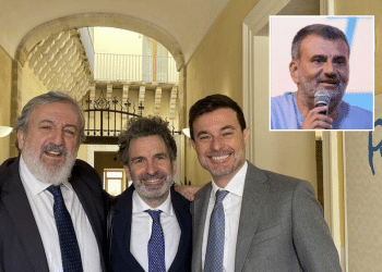 Stefanazzi con Emiliano e Salvemini; nel riquadro, Decaro