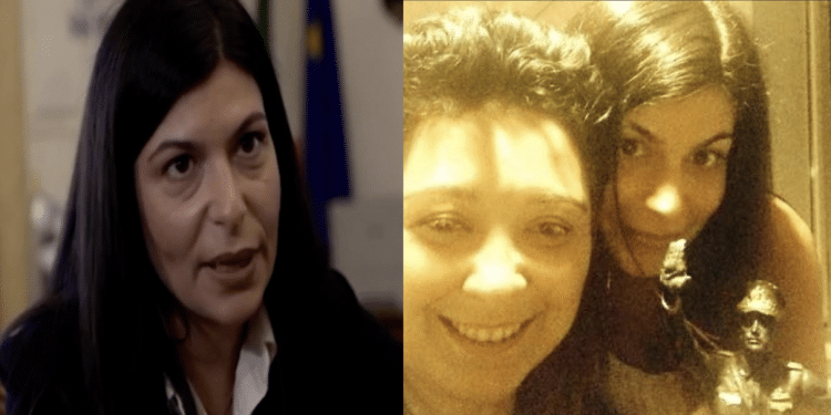 Chiara Colosimo; a destra con Pamela Perricciolo e il busto di Mussolini