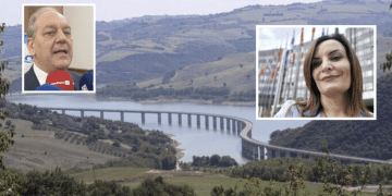 La Pietra e Fanelli; sullo sfondo, il Liscione