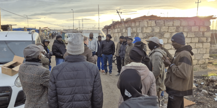 “Farmaci e alcol per resistere nei campi”: la denuncia di Diawara sul ghetto di Borgo Mezzanone