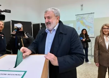 Emiliano vota per le Regionali 2025 Puglia