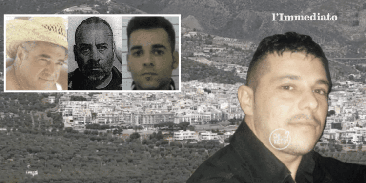 Notarangelo e i fratelli Quitadamo; a destra, Armiento; sullo sfondo, Mattinata