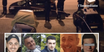 Angelo, Onofrio, Pasquale, Giambattista e Danilo Notarangelo; sullo sfondo, il luogo dell'omicidio di Onofrio Notarangelo